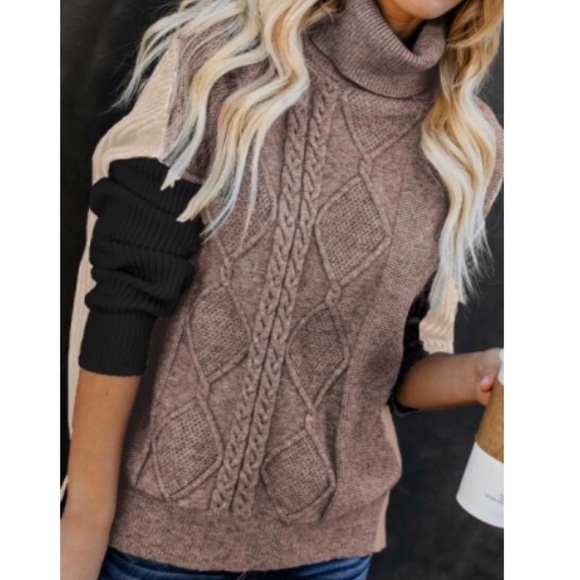 Sweaters - ⚠️Lg & XL LEFT!Beige ColorBlock Cable Knit Sweater
